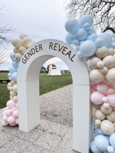 Arche de ballons pastel pour baby shower à Lausanne