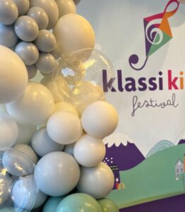 Mur de ballons biodégradables pour événement privé