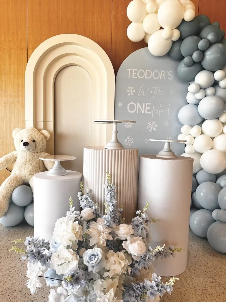 Décoration anniversaire enfant sur mesure à Lausanne, ballons colorés et table thématique — Authentique Agence