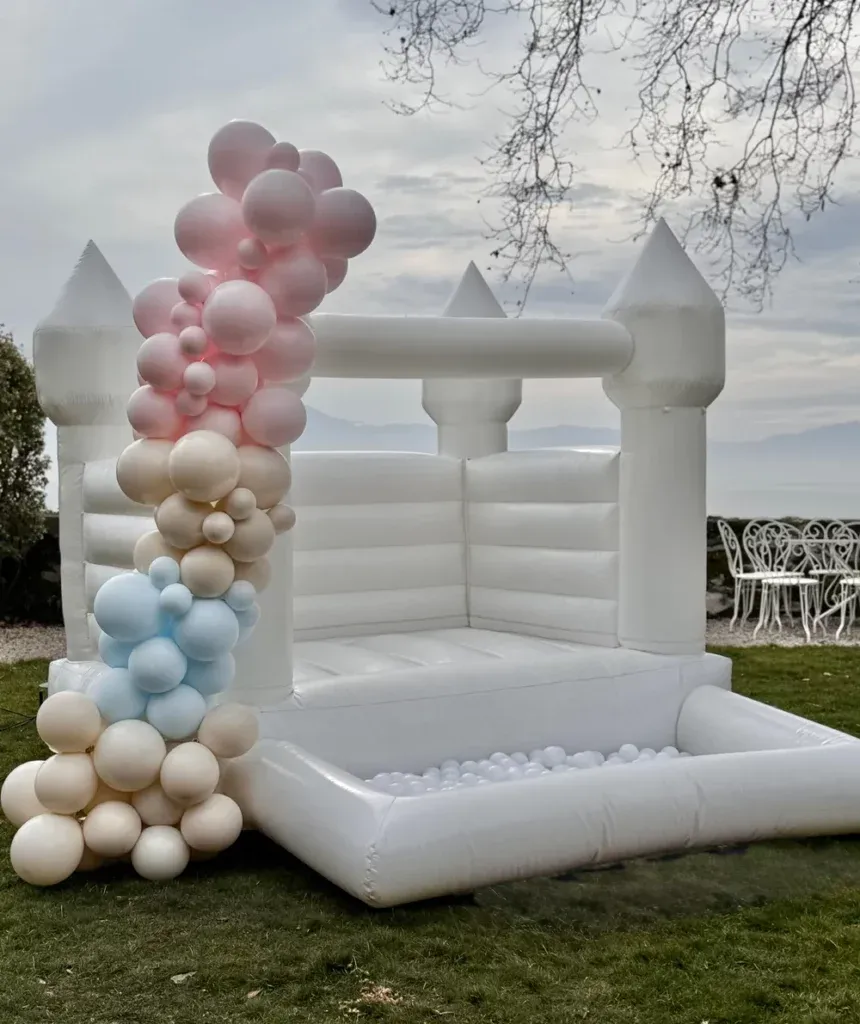 Château gonflable installé pour un anniversaire enfant en Suisse romande par Authentique Agence — canton de Vaud