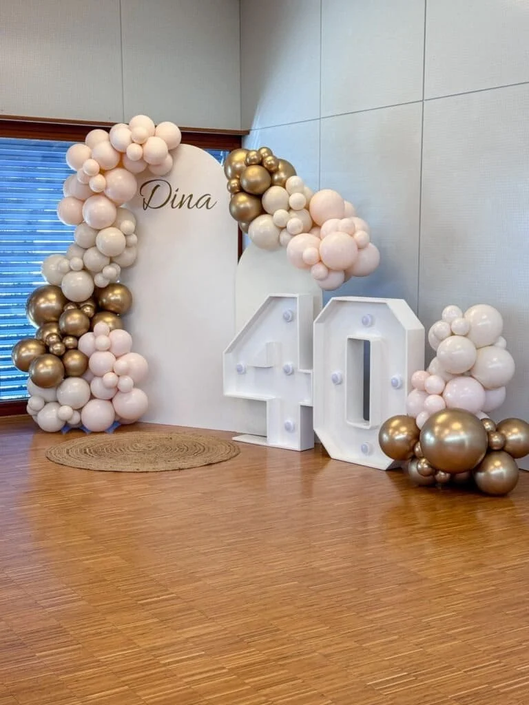 Vue d'ensemble d'une décoration d'anniversaire sur mesure réalisée par l'agence Authentique à Lausanne.