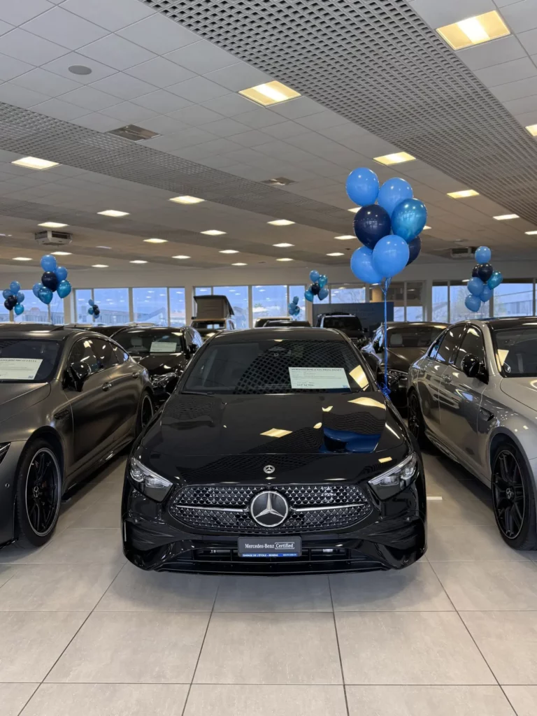 Décoration festive, chic et sur mesure pour célébrer une soirée de fin d'année corporate en Suisse romande.