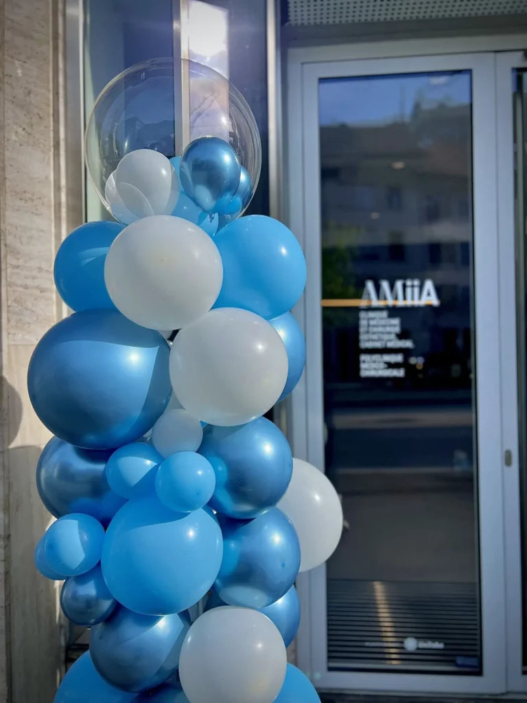 Scénographie sur mesure et décoration d'entrée spectaculaire pour l'inauguration d'une nouvelle boutique à Pully.